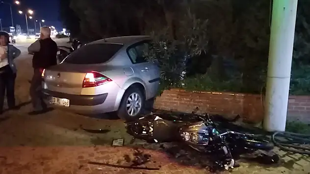 Restorana girmek için manevra yapan otomobil ile motosiklet çarpıştı: 1 ölü
