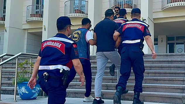 Restoranın kasasından para çalan turist tutuklandı
