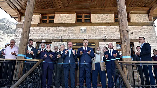 Restorasyonu tamamlanan Sille Subaşı Camii ibadete açıldı