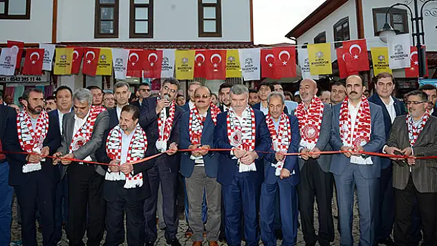 Restorasyonu tamamlanan tarihi Arasta Bedesteni açıldı