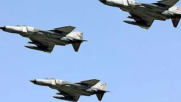 RF-4F'in uçuşu durdurulacak