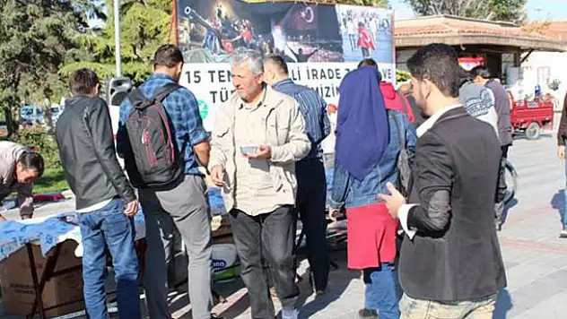 Ribat 15 Temmuz şehitlerine aşure dağıttı