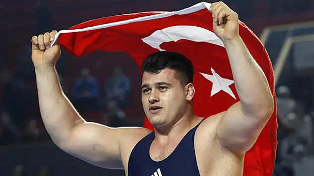Rıza Kayaalp gümüş madalyanın sahibi oldı