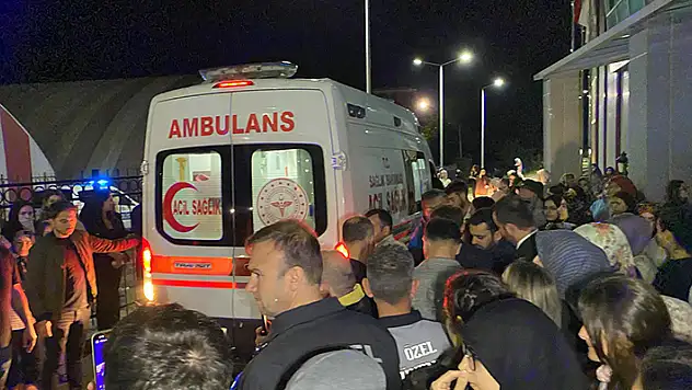 Rize'de KYK yurdunda  boş asansör zemine çakıldı