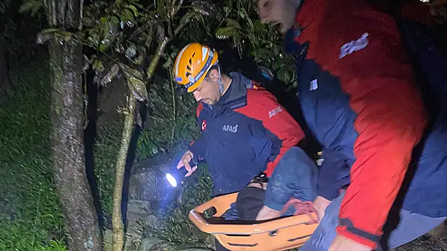 Rize'de sağanak sonrası heyelan riski mahsur kalan 5 kişi kurtarıldı, 16 konut tahliye edildi
