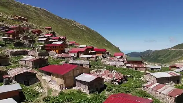 Rize yaylalarında kar kalktı 12 ev ve 1 mescidin yıkıldığı belirlendi

