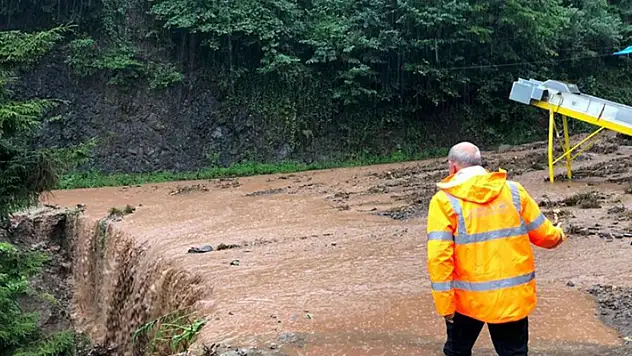 Rize'yi sel vurdu! Sağanak nedeniyle dereler taştı, tarım arazileri ve yollarda hasar oluştu