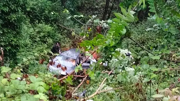 Rize'de gelin arabası şarampole uçtu: 5 yaralı
