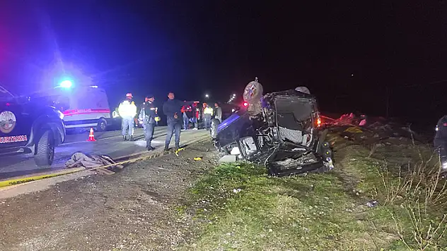 Rize'de hafif ticari araç takla attı: 3 ölü, 2 yaralı