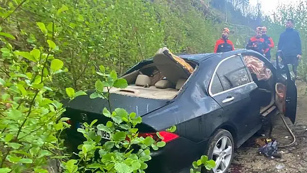 Rize'de otomobil, şarampole yuvarlandı: 1 ölü, 1 yaralı
