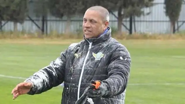 Roberto Carlos'a yumurtalı kutlama