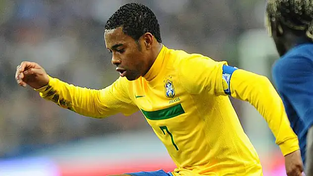 Robinho ülkesine döndü