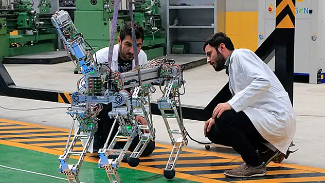 Robot 'ARAT' dörtnala koşacak