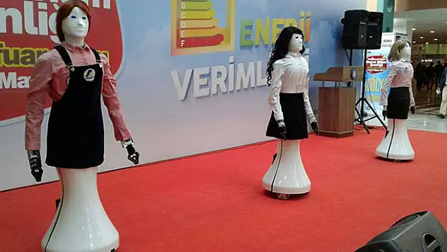 Robot Hostes Ada Bursa Bilim Şenliğinde yoğun ilgiyle karşılandı