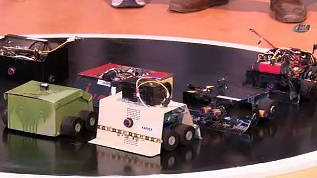 Robotlar yarıştı