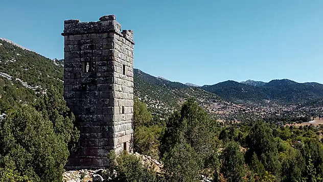 Roma döneminden kalma! Konya-Antalya kara yolundaki Ceceler Kulesi yıllara meydan okuyor