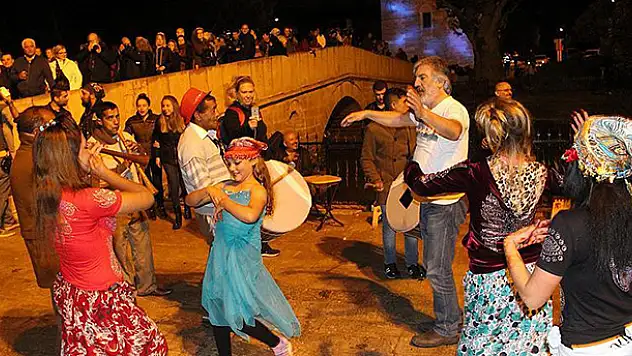 Romanlar Hıdırellez'de nehir kenarında buluştu