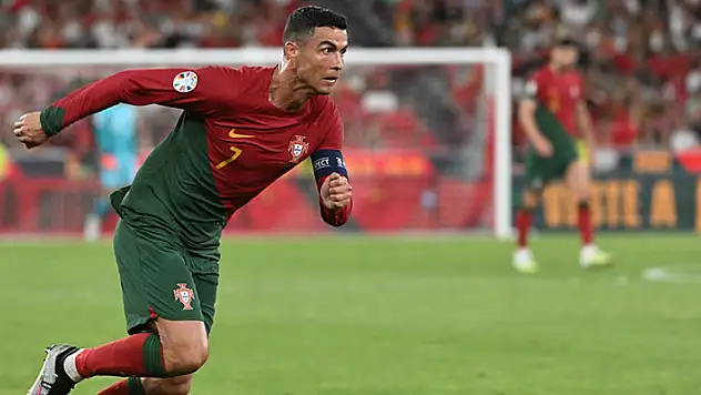 Ronaldo, milli takım formasıyla 200 maça çıkan ilk futbolcu oldu