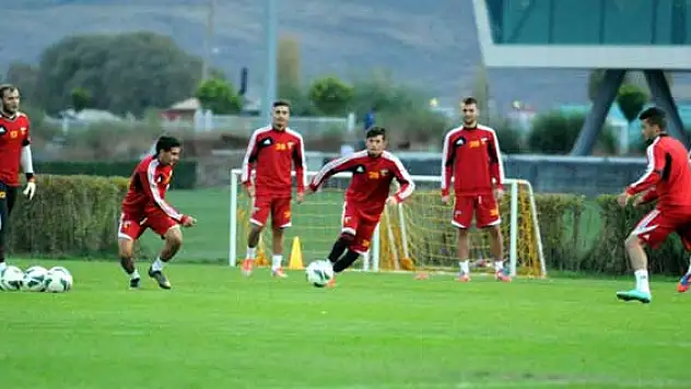 Röveşata yaparken sakatlandı