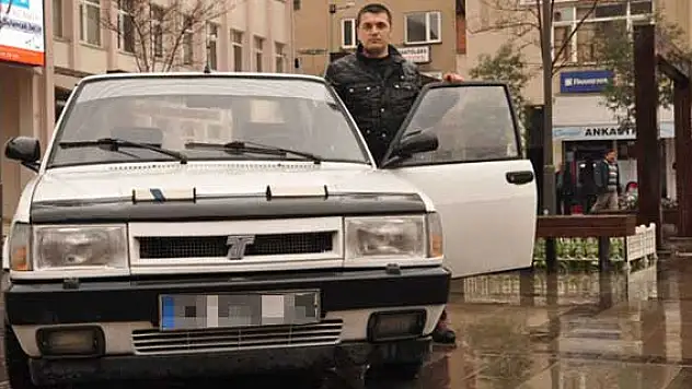 RTE plakalı 94 model arabaya 200 bin lira istiyor