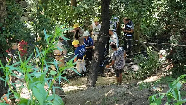 Ruhsatsız maden ocağında göçük: 1 işçi göçük altında
