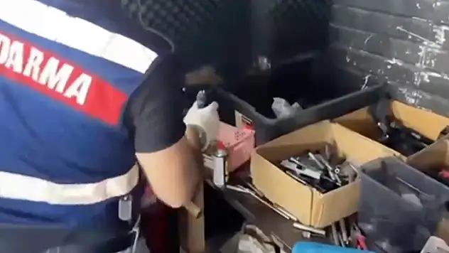 Ruhsatsız silah taşıyanlara ve silah kaçakçılarına yönelik operasyonlarda 928 şüpheli yakalandı
