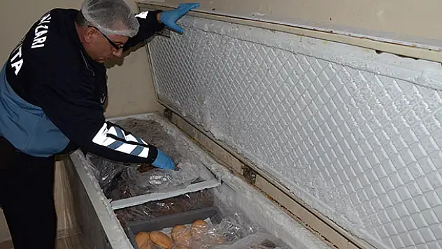 Ruhsatsız Üretim Yapılan Pastanede Mide Bulandıran Görüntüler