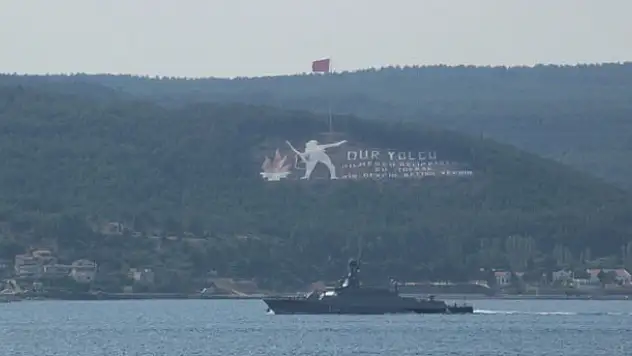 Rus donanmasına ait savaş gemileri boğazdan geçti