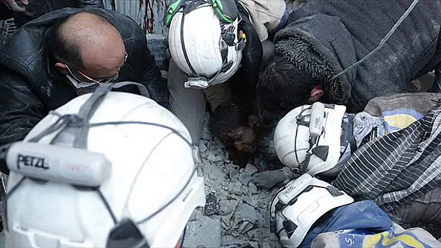 Rus savaş uçakları Halep'te sivilleri vurdu: 10 ölü