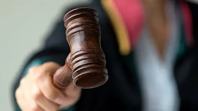 Rüşvet ve tehdit iddiası: Kadın hakim açığa alındı
