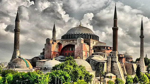 Rusya'da saçmaladı : Uçağa karşı Ayasofya