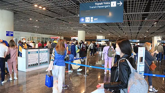 Rusya'nın tüm uçuşları yeniden başlatma kararı turizm sektörünü sevindirdi
