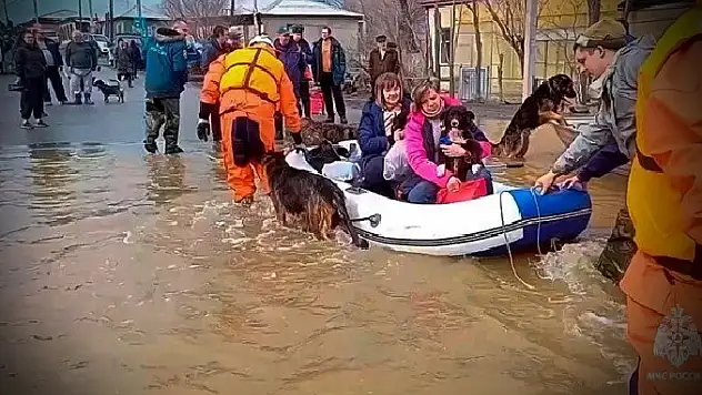 Rusya'yı sel vurdu: 10 bin ev sular altında kaldı
