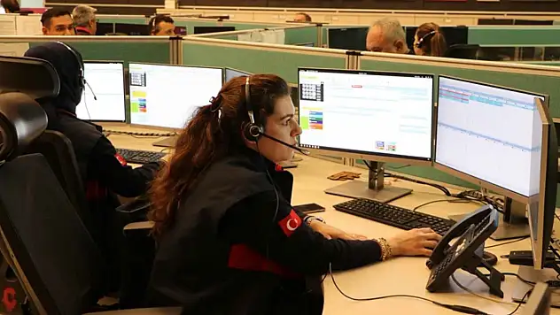 Rüya tabiri isteyen de takma dişi kaybolan da 112'yi aradı