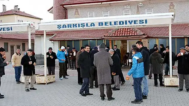Sabah namazı sonrası süt ve simit ikramı