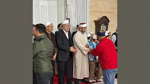 Sabah namazında Gazze ve Doğu Türkistan'a dua edildi