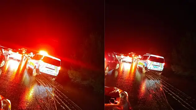 Sağanak sonrası yol kapandı: Ulaşım tek şeride düştü