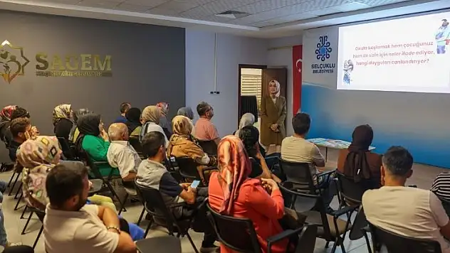 SAGEM'den ebeveynlere okula uyumda ailenin rolü konulu seminer