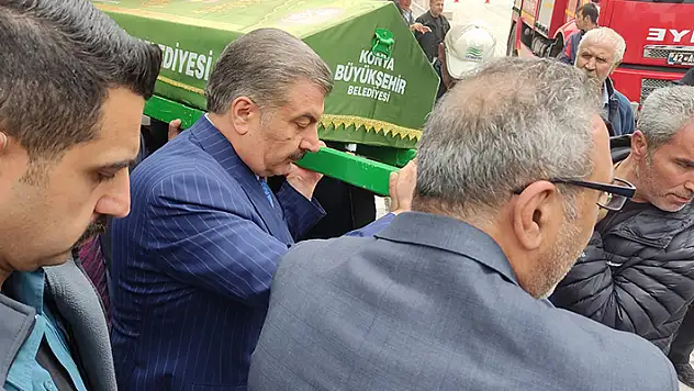 Sağlık Bakanı Fahrettin Koca, Konya'da kuzeninin cenaze törenine katıldı
