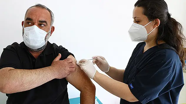 Sağlık Bakanı Koca: 7 Haziran Pazartesi gününden itibaren tüm öğretmenlerimiz aşı olabilecekler