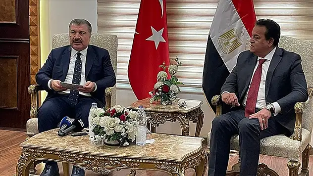 Sağlık Bakanı Koca, Gazze'ye yönelik sağlık yardımları için Mısır'da
