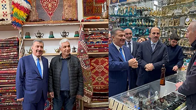 Sağlık Bakanı Koca Konya'da esnafı ziyaret etti
