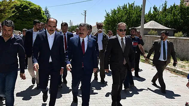 Sağlık Bakanı Koca, Konya'da yengesinin cenazesine katıldı