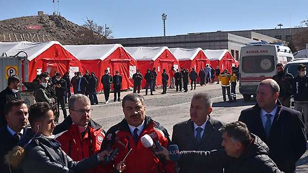 Sağlık Bakanı Koca: 'Kum ve Meşhed geçmişi olan 10 kişiyi ayrı üniteye aldık, yakın takip ediyoruz'