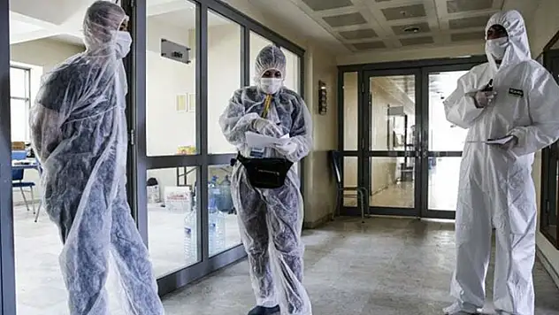 Sağlık Bakanlığı'ndan yeni karar: Negatif ve aşılı temaslıya karantina yok