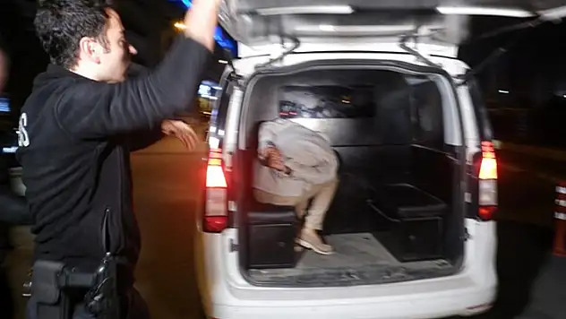 Sağlık çalışanlarına yönelik şiddet bitmiyor! Acil serviste doktoru silahla tehdit etti