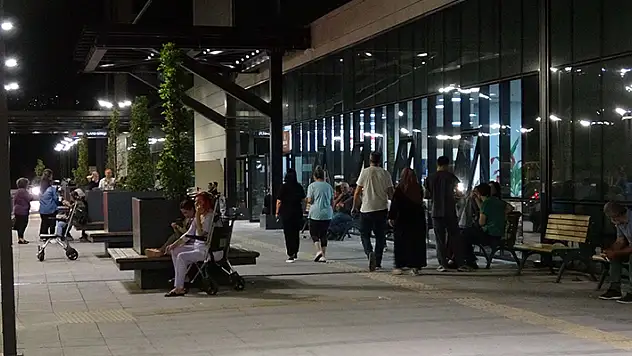 Sağlık görevlilerini ilgisizlikle suçlayıp gün içerisinde 2 kez hastaneyi bastı tutuklandı

