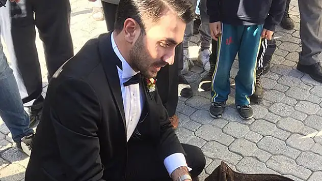 Sağlıkçı damattan epilepsi nöbeti geçiren kişiye müdahale