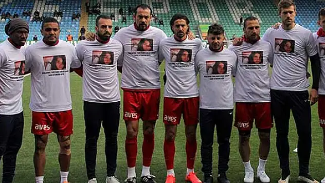 Sahaya Özgecan tişörtleriyle çıktılar