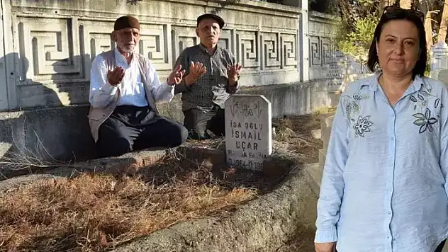 Sahipsiz çocuk mezarı! Mezarlığın dışında gören şaşkına dönüyor
